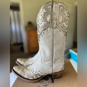 Lane Lilly white and gold boots women’s size 10.5